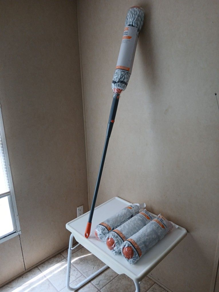 HDX Microfiber Twist Mop & 3 Mop Refills