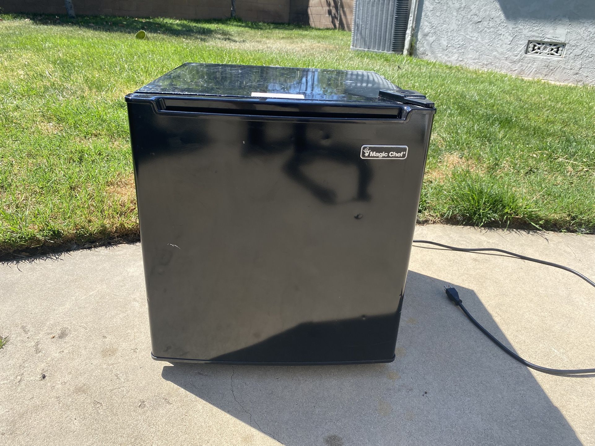 Magic chef Mini Fridge