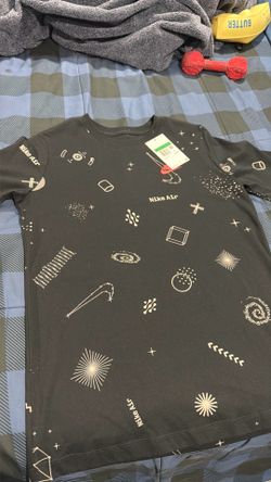 New with tags boys Nike shirt