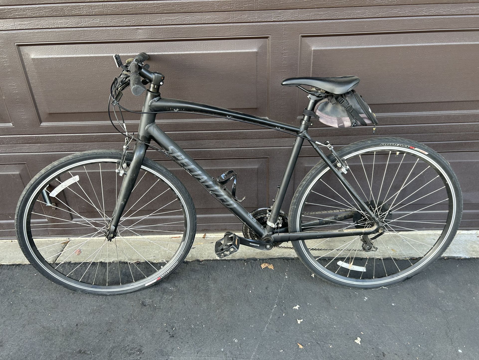 Specialized Adult Road Bicycle & Saris 3-bike Rack