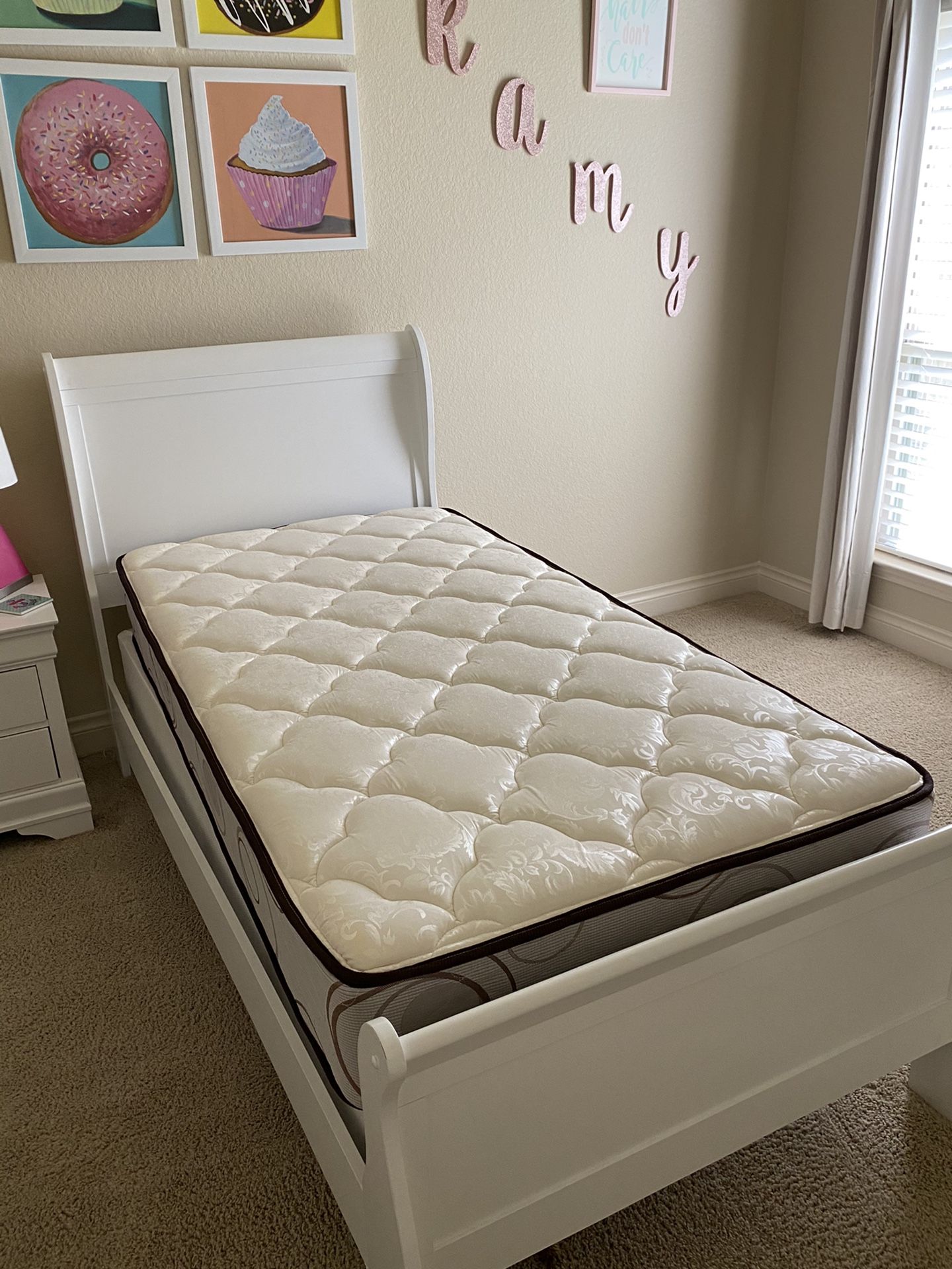 Single bed with mattress and box springs