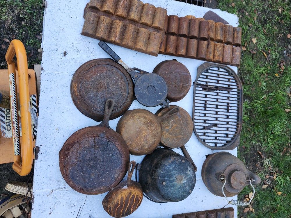 Cast Iron Pans 