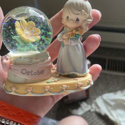 precious Moment Collection, Snow Globe