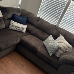 Gently used full sectional! 