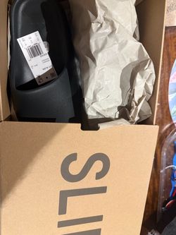 Adidas Yeezy Slide dark onyx size 12 new !!