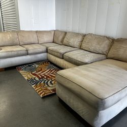 3PC BEIGE SECTIONAL COUCH W/ FREE DELIVERY 