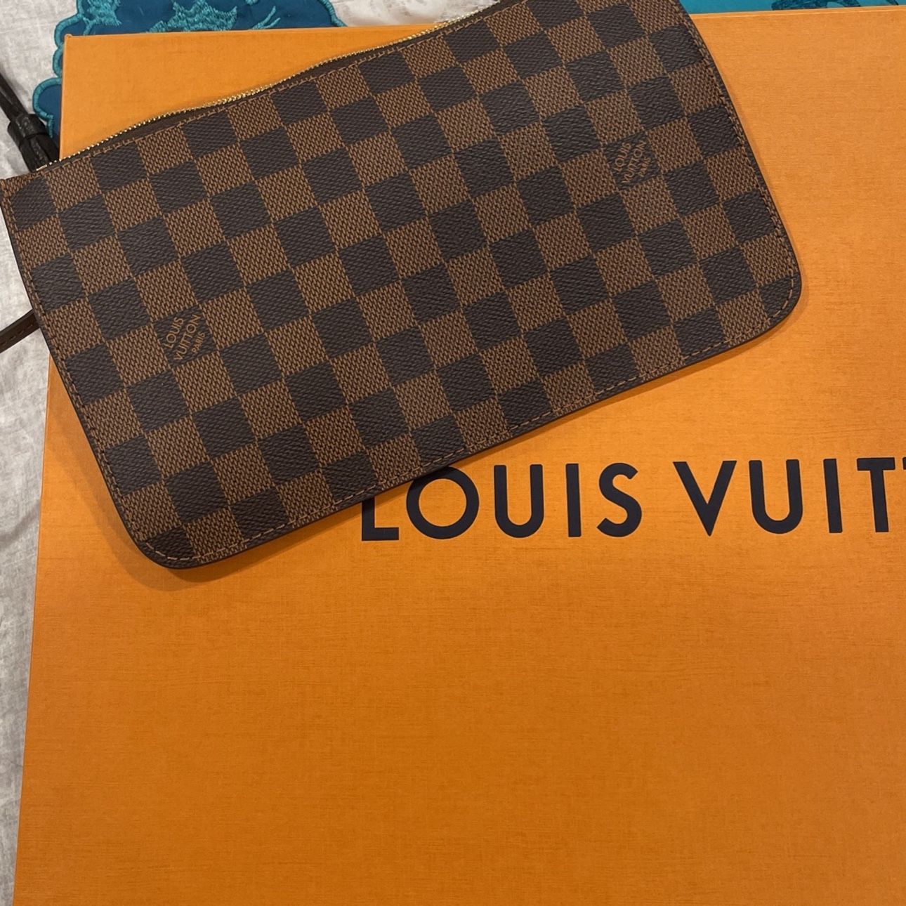 LOUIS Vuitton