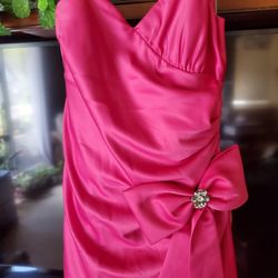 Beautiful hot pink ball gown | Size 11/12