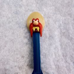 D6 Vintage 1995 Yosemite Sam PEZ Dispenser Looney Tunes Slovenia Warner Bros.