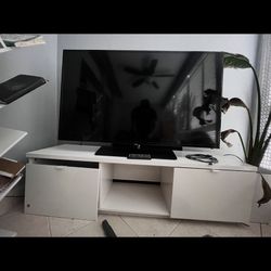 TV STAND AND TV !