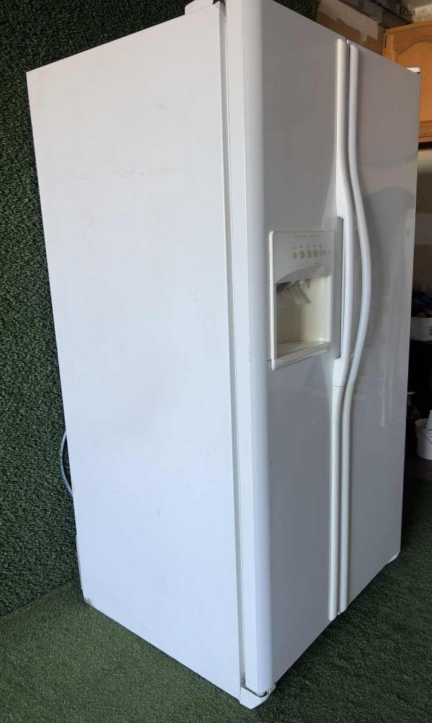 FRIGIDAIRE REFRIGERATOR