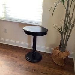 Accent Black Side Table 