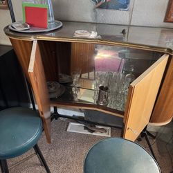 Antique House Bar With 2 Stools