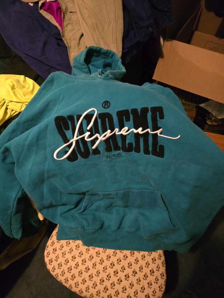Supreme "SS 22 Dark Teal" chenille-embroidered hoodie