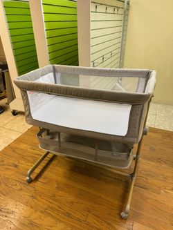 besrey Baby Bassinet Co-sleeper with Mesh Sides and Wheels