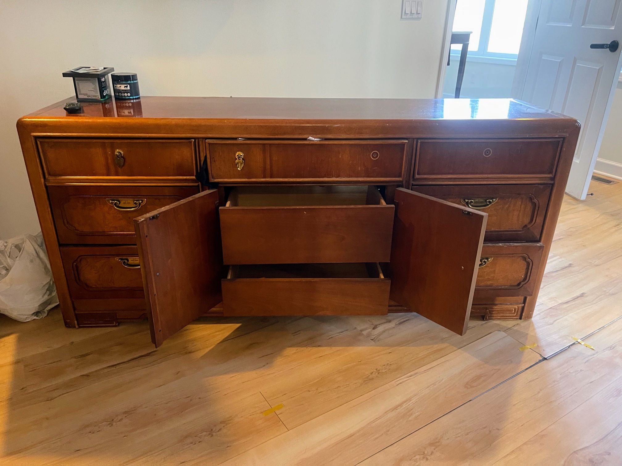 Dresser & 3 Pc Mirror