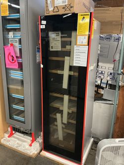Liebherr HWGB-8300 Built-In Wine Fridge (Open-Box / Scratch & Dent)