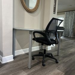 Like New Space saver Strong Sturdy Desk ..  DESK ONLY 