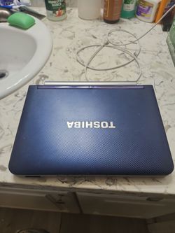 Vintage Toshiba NB205 mini laptop