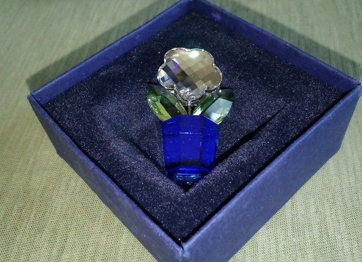 Swarovski Crystal ( Happy flower) 