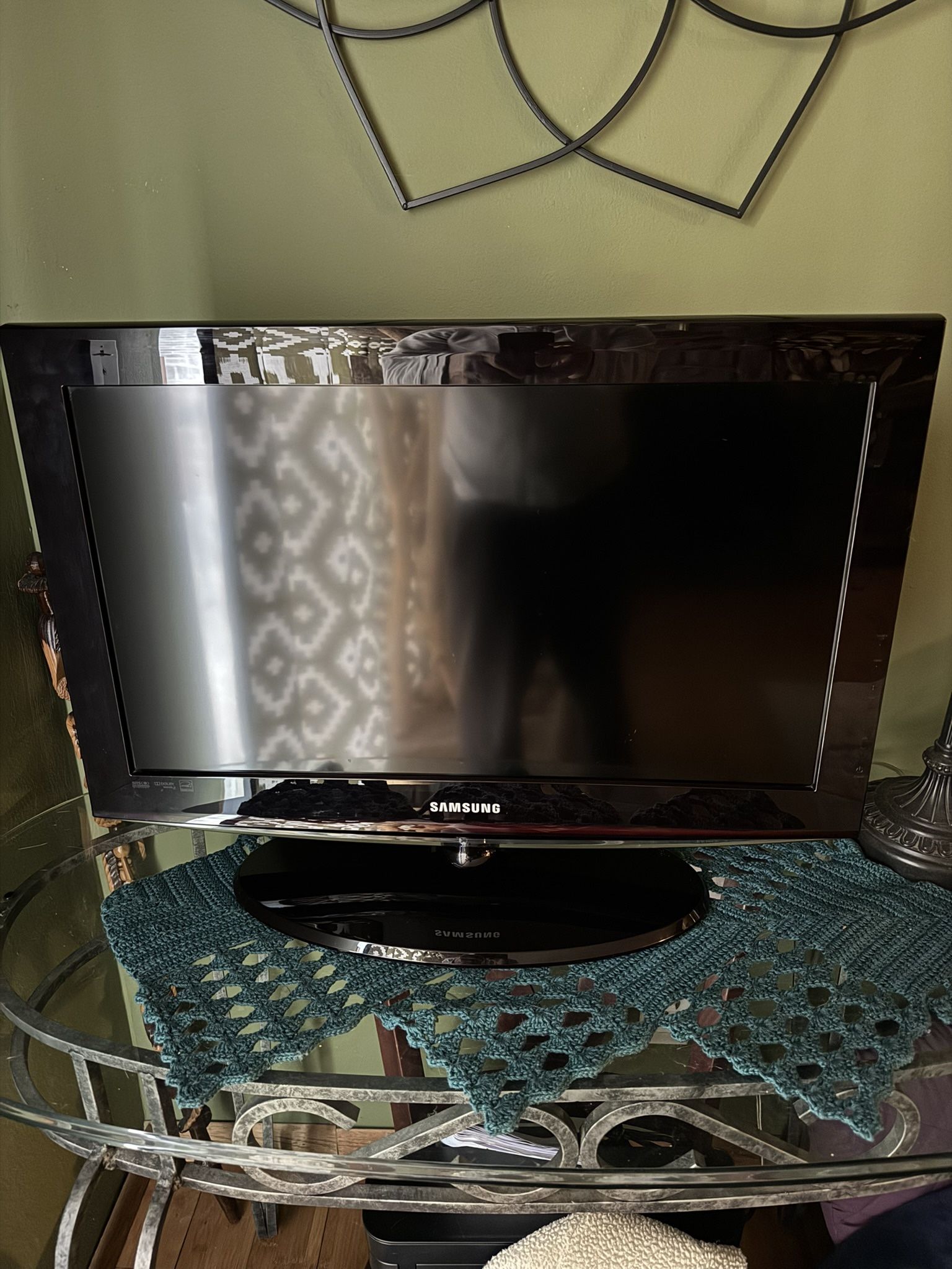 Samsung TV Size 26 X17 No Remove Control