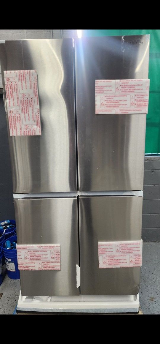 SAMSUNG29 CU FT 4 DOOR SMART FRENCH DOORREFRIGERATOR WITH DUAL ICE MAKER AND DOORWITHIN DOOR