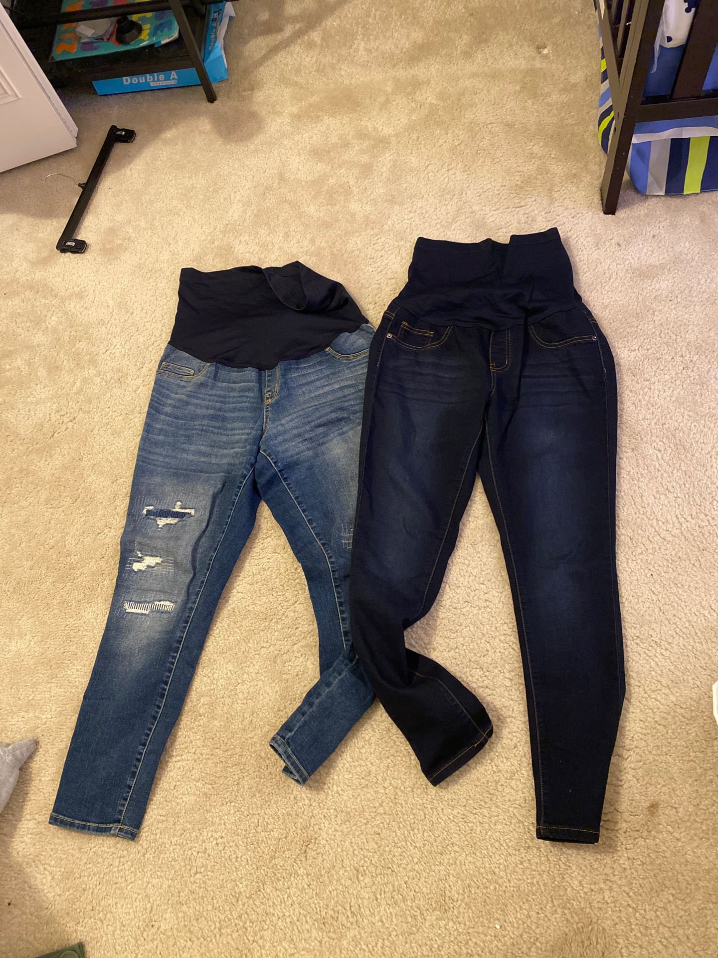 Maternity jeans size MED