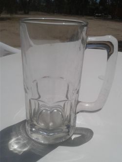 VERY LARGE BEER MUG- 1 QUART= 4 Cups