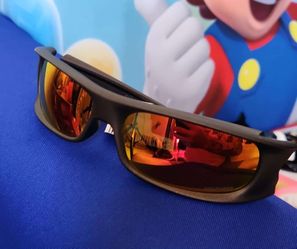 OAKLEY sunglasses