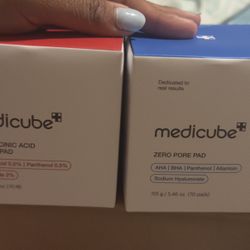 Medicube Red Succinic Acid Peeling Pad & Zero Pore Pad Set 