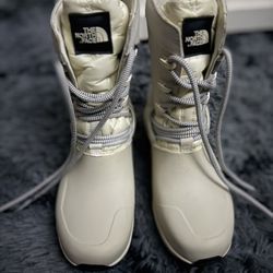 The North Face Women's Yukiona Mid Boots