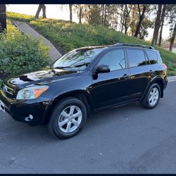 Toyota RAV4 Limited V6