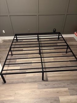 King Black Metal Platform Bed Frame