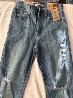 NWT Levi’s 724 High Rise Slim Straight 8L Jeans 28x32 Women’s Distressed
