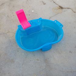 Barbie tropical pool with one lounge chair.