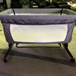 Mika Mickey Bedside Bassinet 
