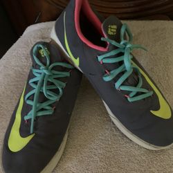 NIKE Size 7 