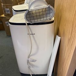 Honeywell 14000 BTU Portable Air Conditioner (READ)