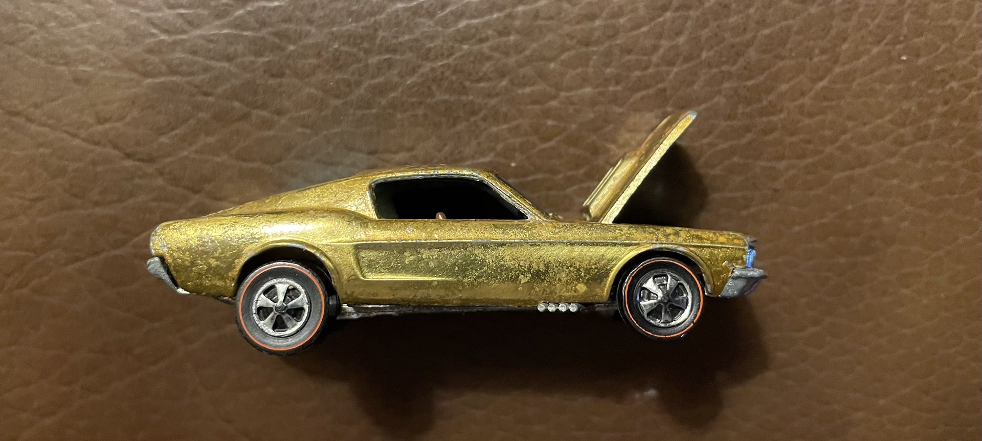 Collectible 1967 Original Gold Custom Mustang Hotwheels Cast-Die 