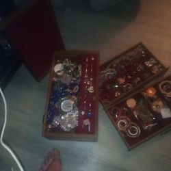Mixed jewelry and box