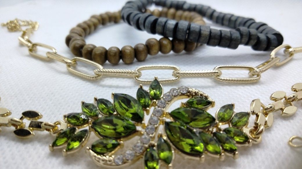 Olive Green Zircons Bracelet Set.