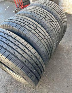 235 60 18 Michelín I'm selling this set of tires with 80% life left on all 4
