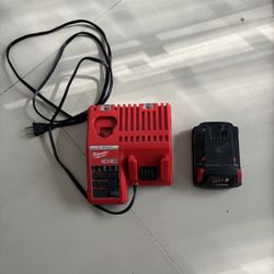 Milwaukee M12 and M18 Multi-Voltage Battery Charger