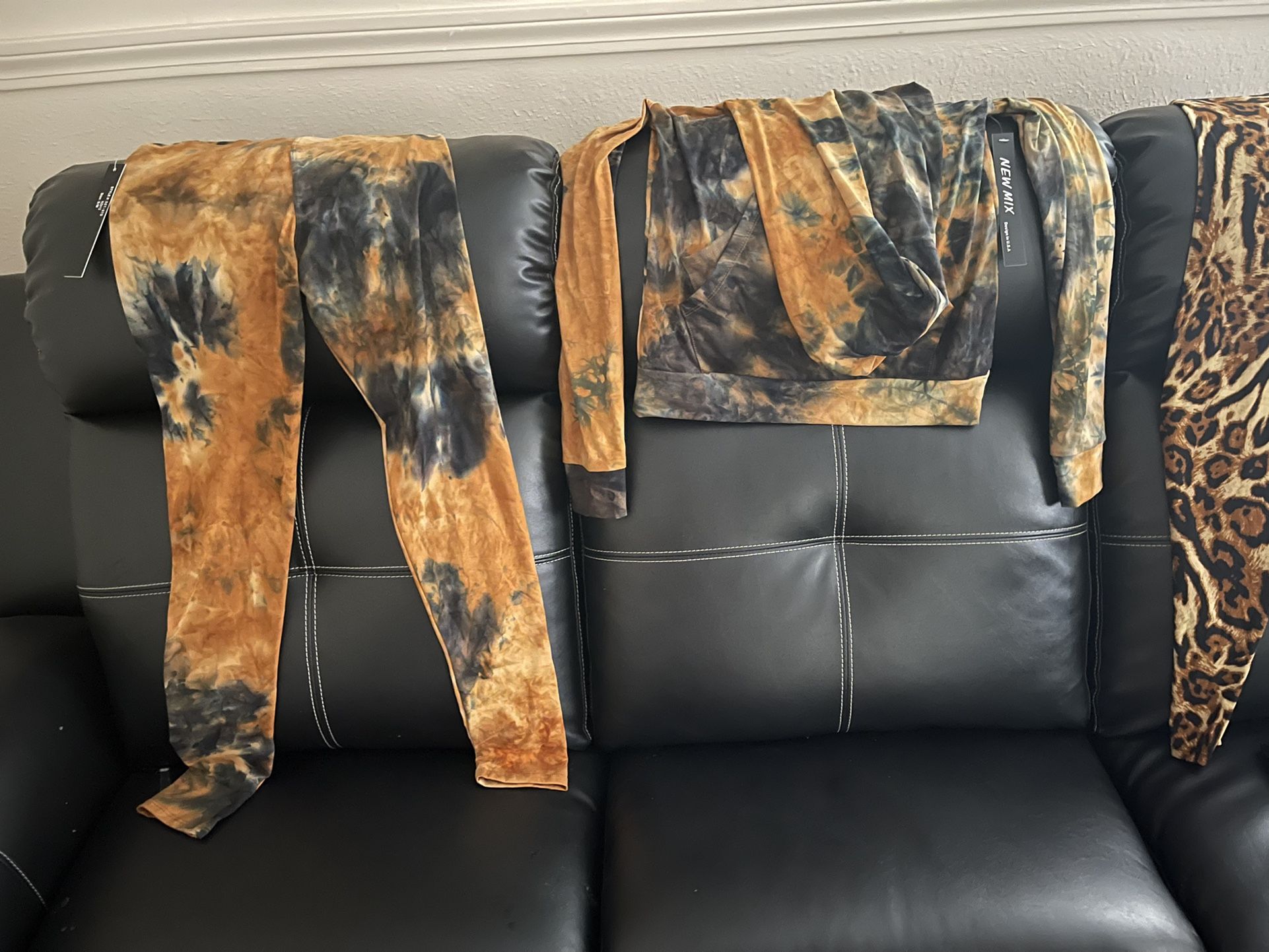 Two Brand New Outfits From The Legging Store In The Mall NWT