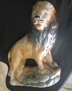 Vintage Lion Figurine Luster Ware Made in Brazil Mid Century Hand Painted 7.5"