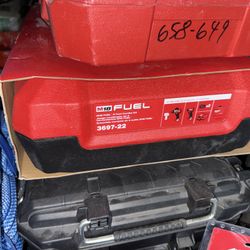 Milwaukee Fuel New Art And New 8 Ah Battery Extra 