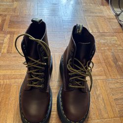Dr.martens boots brand new never wear 75% off