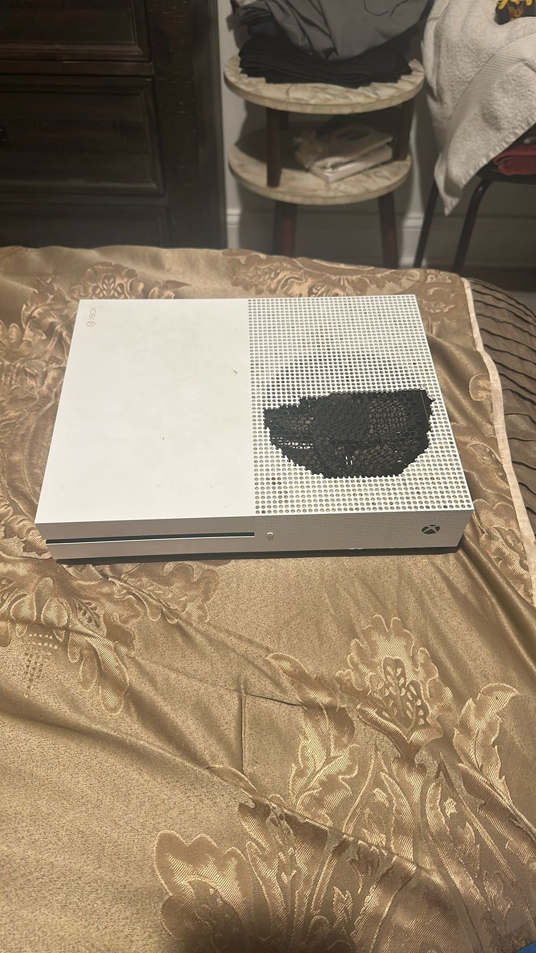 Xbox One S *FOR PARTS ONLY*