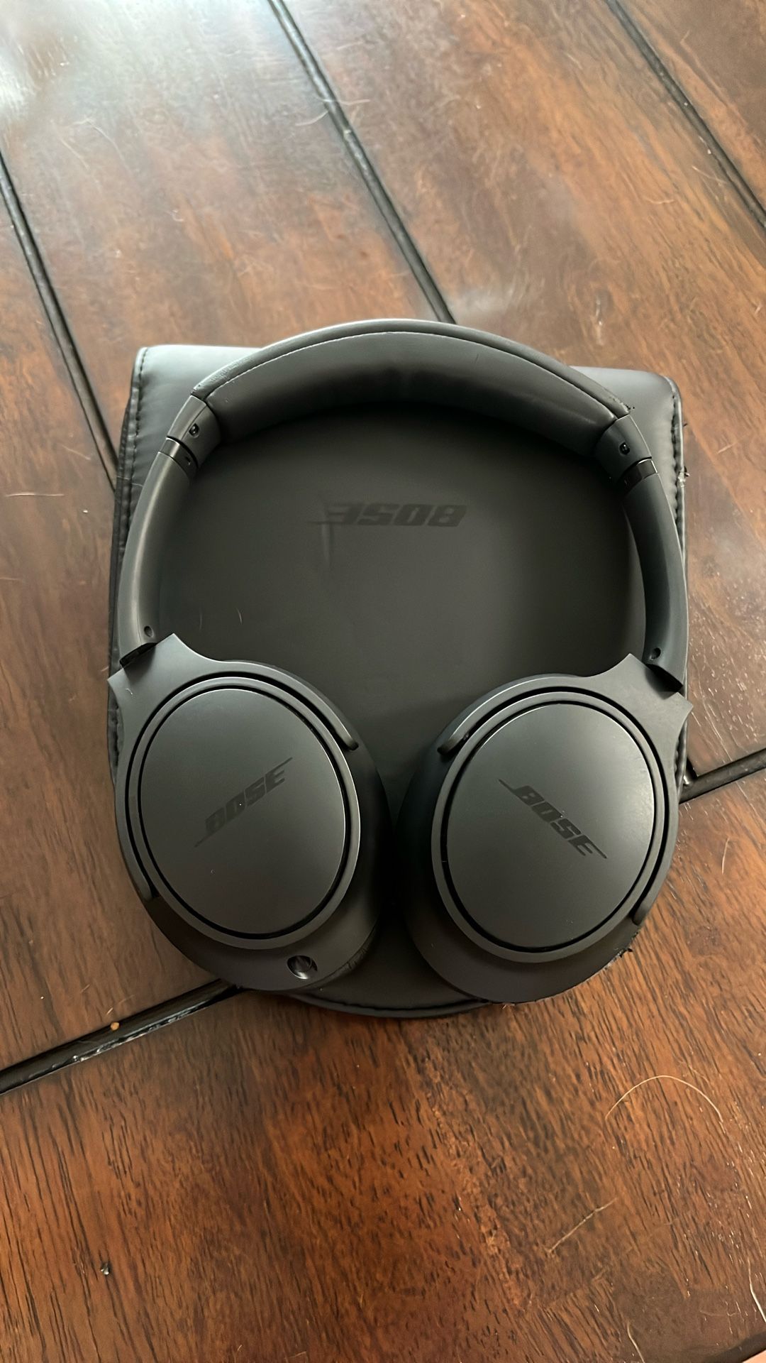 Discontinued Bose SoundTrue Around-ear Headphones 2 With Case