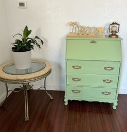 vintage dresser.